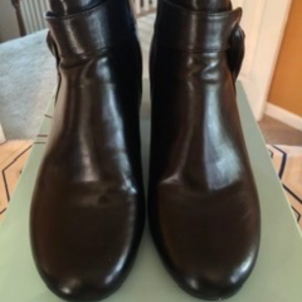 High-heeled Booties